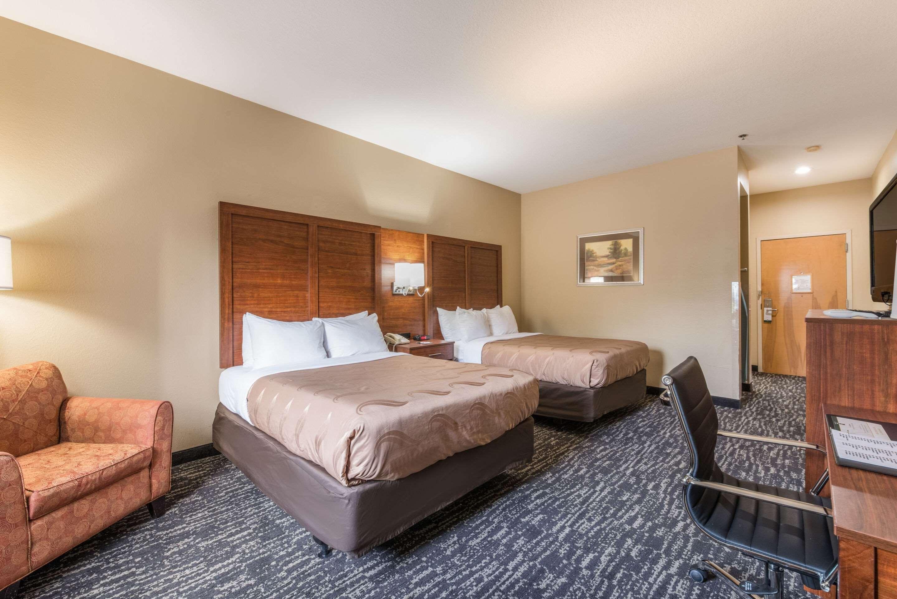 Quality Inn & Suites Hendersonville - Flat Rock Exterior photo