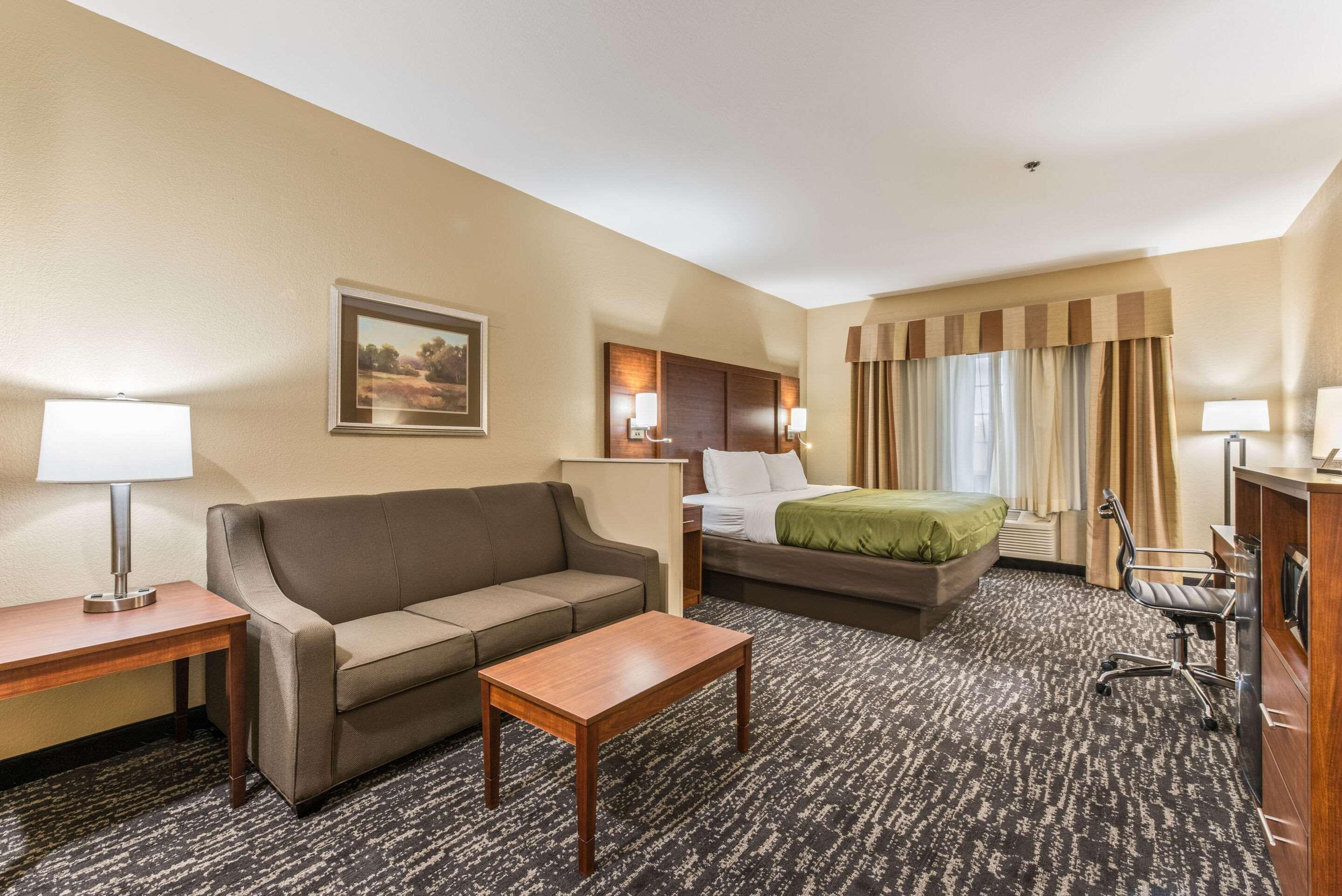 Quality Inn & Suites Hendersonville - Flat Rock Exterior photo