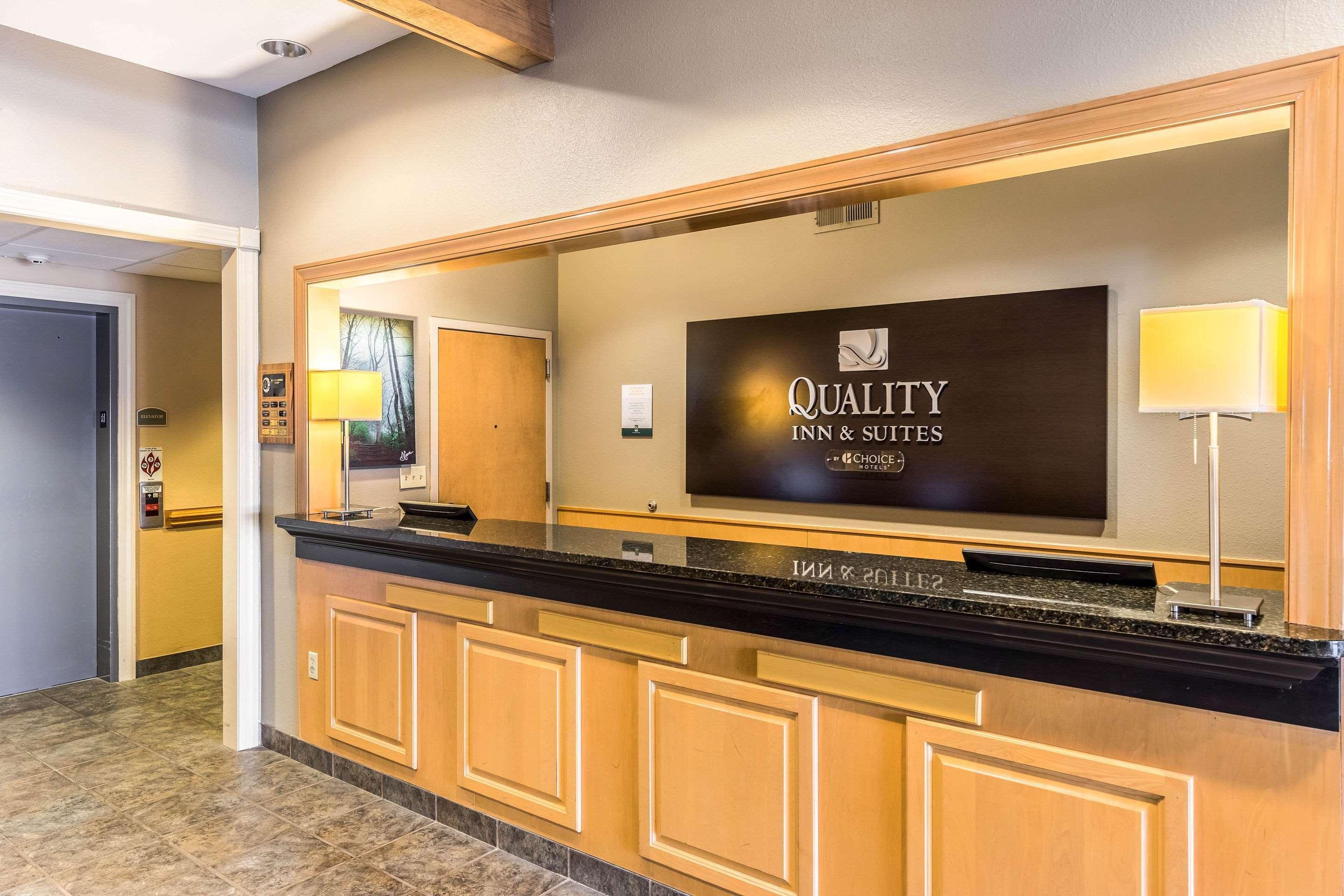 Quality Inn & Suites Hendersonville - Flat Rock Exterior photo