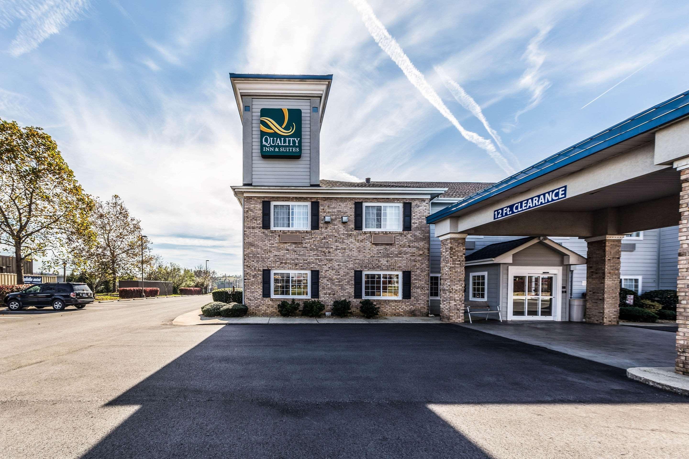 Quality Inn & Suites Hendersonville - Flat Rock Exterior photo
